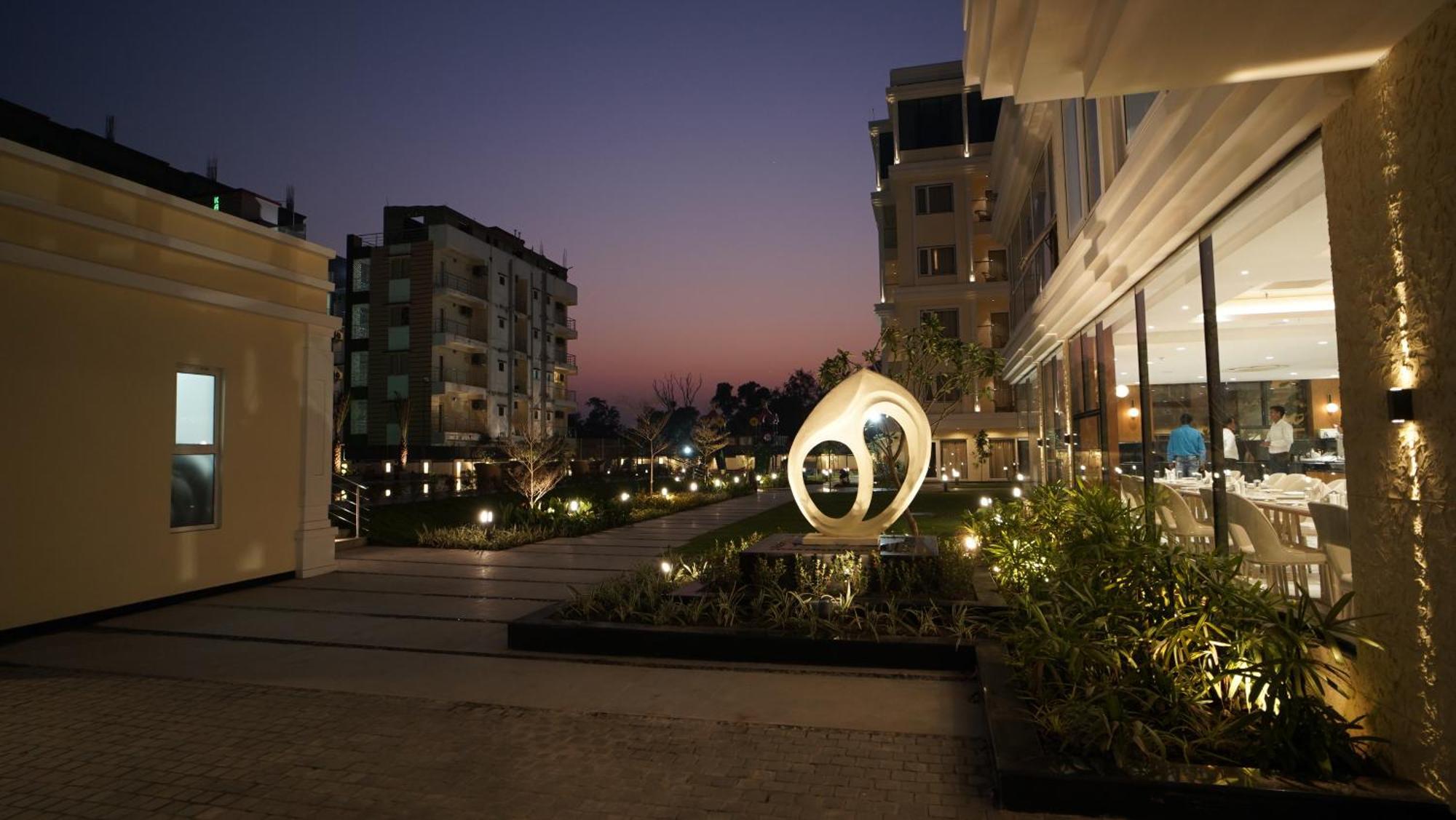 Antique Regency !! Luxurious Hotel In Digha !! Екстер'єр фото