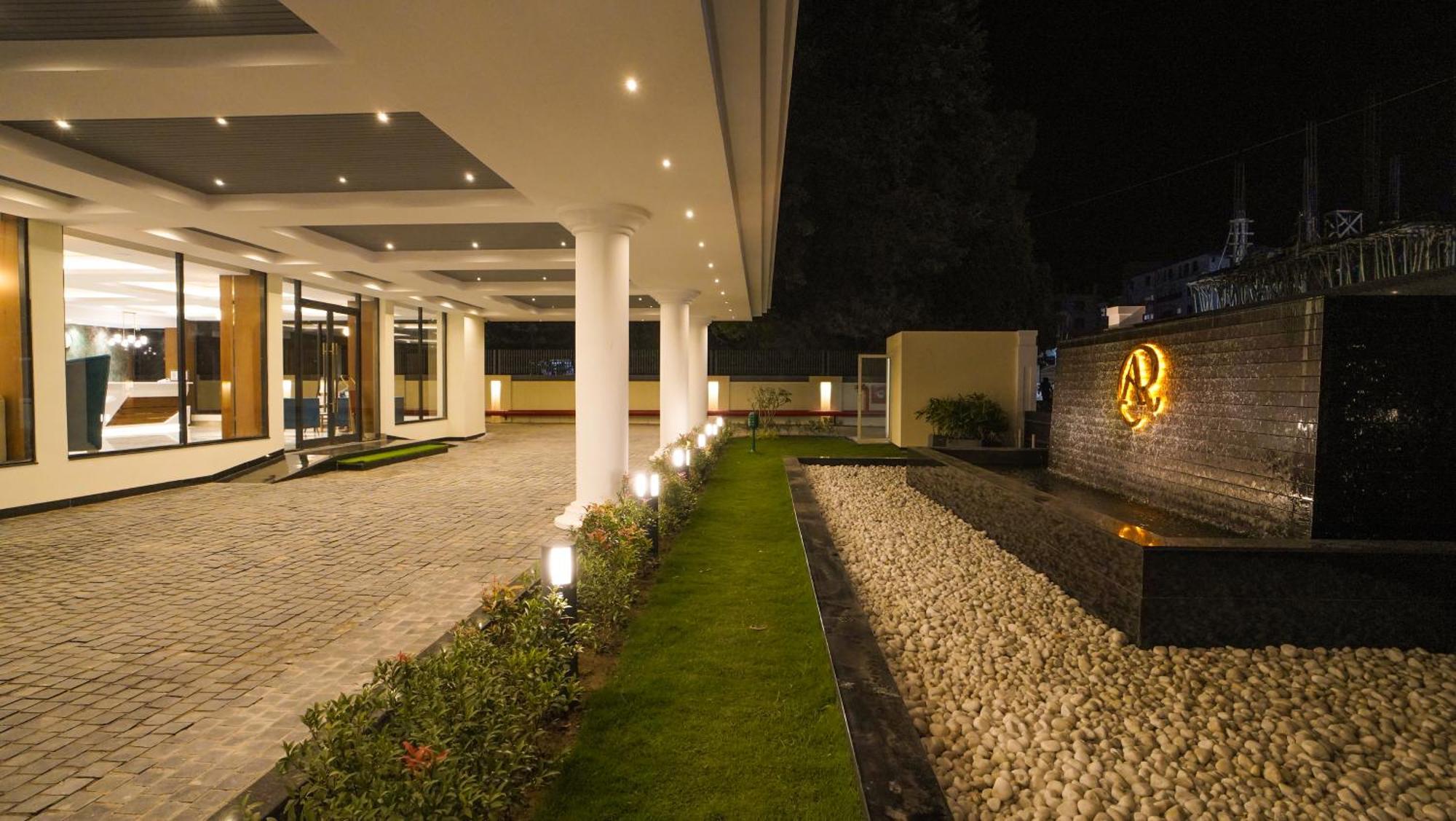 Antique Regency !! Luxurious Hotel In Digha !! Екстер'єр фото